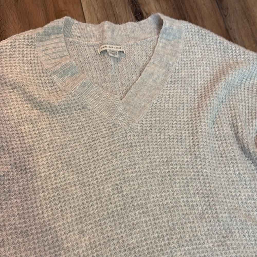 American Eagle light gray V-neck thin sweat sweater size XS - Picture 2 of 3